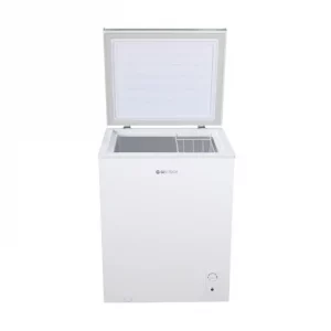 Congélateur coffre CEDTECH 99L avec couvercle ouvert, révélant un intérieur spacieux et un panier de rangement pratique.